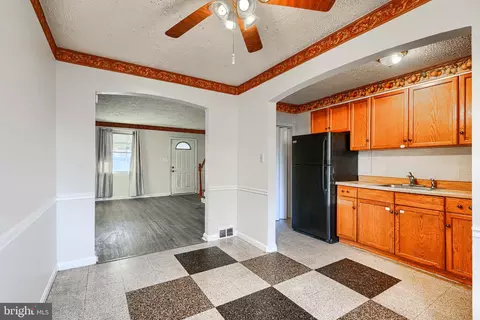 Entry Way - 6302 Brown Ave, Baltimore, MD 21224 photo 2 of 2
