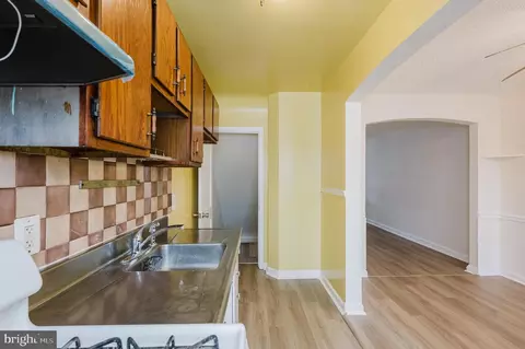 Entry Way - 6320 Brown Ave, Baltimore, MD 21224 photo 3 of 4