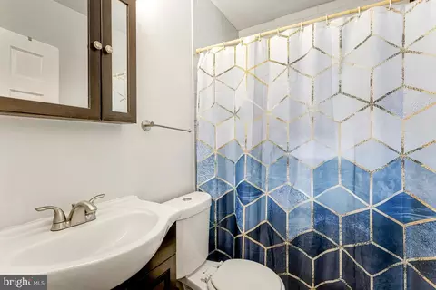 Bath - 1430 N Decker Ave, Baltimore, MD 21213 photo 1 of 2