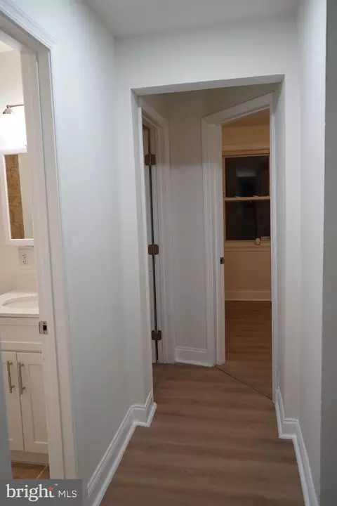 Entry Way - 40 Upmanor Rd, Baltimore, MD 21229 photo 10 of 12