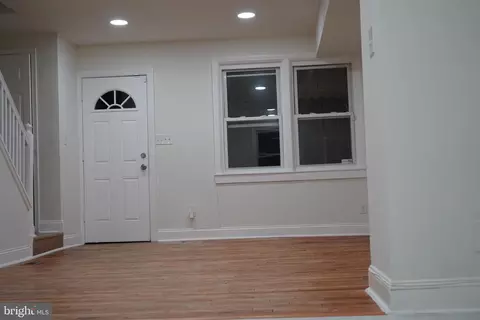 Entry Way - 40 Upmanor Rd, Baltimore, MD 21229 photo 4 of 12
