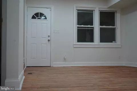 Entry Way - 40 Upmanor Rd, Baltimore, MD 21229 photo 5 of 12