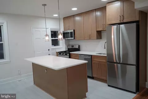Kitchen - 40 Upmanor Rd, Baltimore, MD 21229 photo 2 of 3