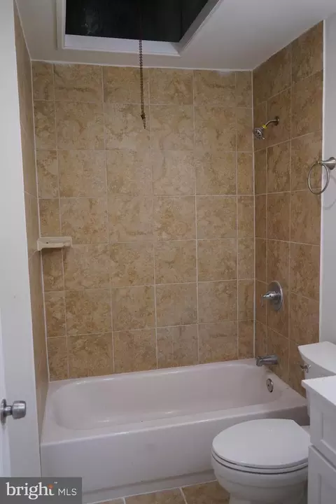 Bath - 40 Upmanor Rd, Baltimore, MD 21229 photo 1 of 5