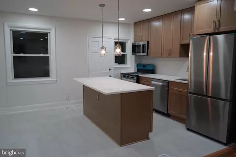 Entry Way - 40 Upmanor Rd, Baltimore, MD 21229 photo 2 of 12