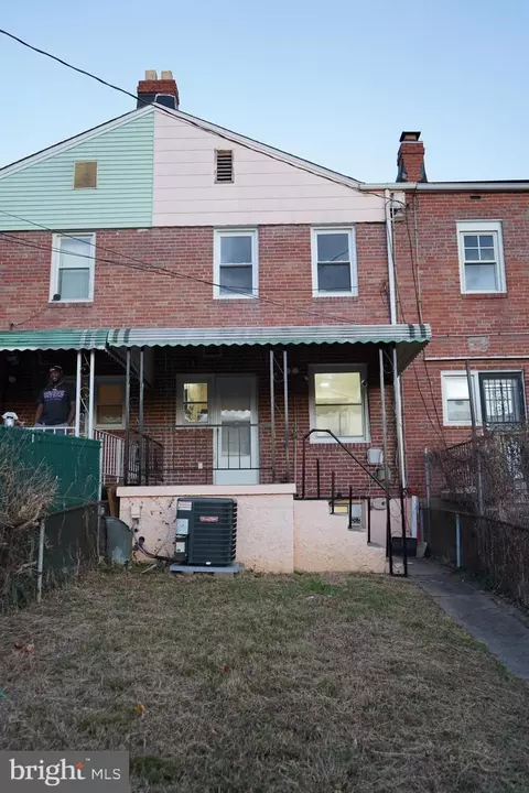 Exterior - 40 Upmanor Rd, Baltimore, MD 21229 photo 2 of 5