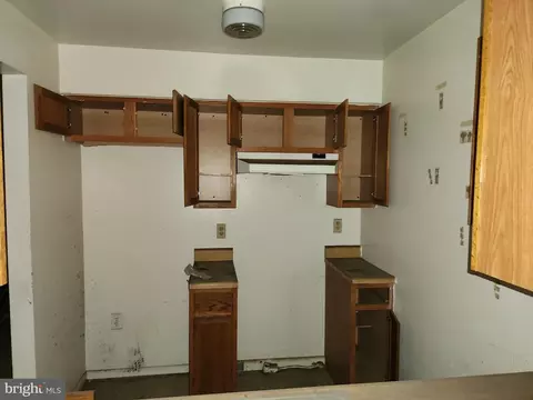 Entry Way - 902 N Stricker St, Baltimore, MD 21217 photo 2 of 8
