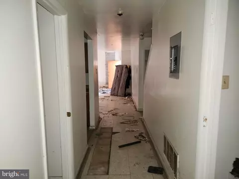 Entry Way - 902 N Stricker St, Baltimore, MD 21217 photo 3 of 8