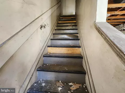 Entry Way - 902 N Stricker St, Baltimore, MD 21217 photo 7 of 8