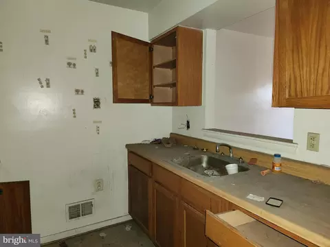 Entry Way - 902 N Stricker St, Baltimore, MD 21217 photo 4 of 8
