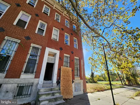 Exterior - 933 N Mount St, Baltimore, MD 21217 photo 2 of 3