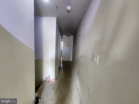Entry Way - 1150 N Carrollton Ave, Baltimore, MD 21217 photo 4 of 5