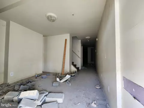 Entry Way - 1150 N Carrollton Ave, Baltimore, MD 21217 photo 1 of 5