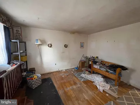 Living - 4766 Melbourne Rd, Baltimore, MD 21229 photo 2 of 2