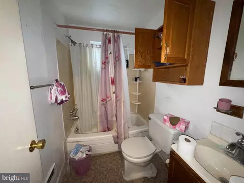 Bath - 4766 Melbourne Rd, Baltimore, MD 21229 photo 1 of 1