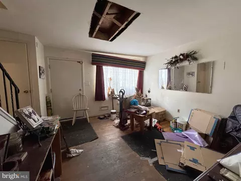 Entry Way - 4766 Melbourne Rd, Baltimore, MD 21229 photo 1 of 2