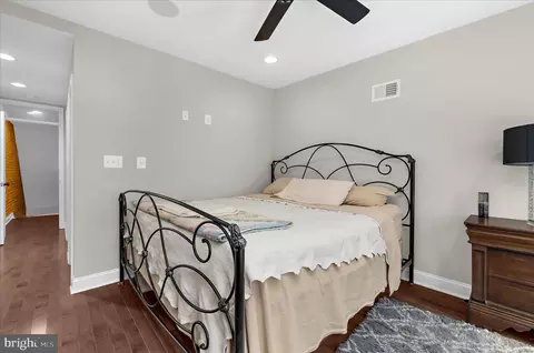 Bedroom - 932 S Clinton St S, Baltimore, MD 21224 photo 2 of 8