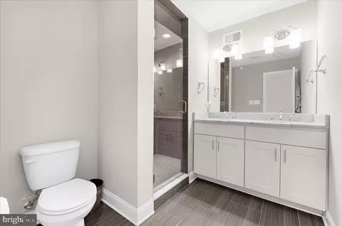 Bath - 932 S Clinton St S, Baltimore, MD 21224 photo 1 of 6