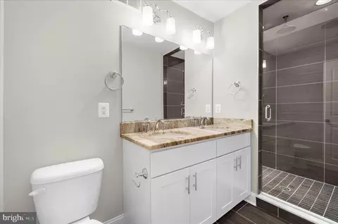 Bath - 932 S Clinton St S, Baltimore, MD 21224 photo 4 of 6
