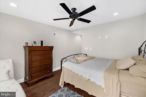 Bedroom - 932 S Clinton St S, Baltimore, MD 21224 photo 3 of 8