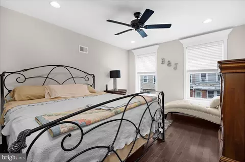 Bedroom - 932 S Clinton St S, Baltimore, MD 21224 photo 1 of 8