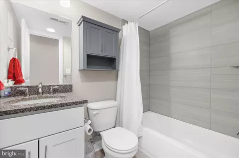 Bath - 932 S Clinton St S, Baltimore, MD 21224 photo 5 of 6