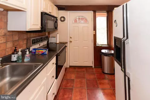 2807 W Strathmore Ave, Baltimore, MD 21209 photo 9