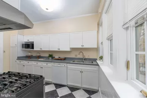 102 W 39th St #2B, Baltimore, MD 21210 photo 13