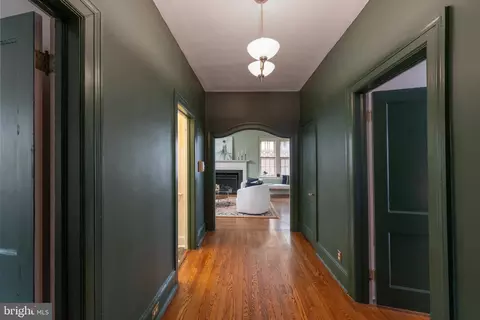 102 W 39th St #2B, Baltimore, MD 21210 photo 2