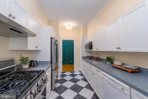 102 W 39th St #2B, Baltimore, MD 21210 photo 10