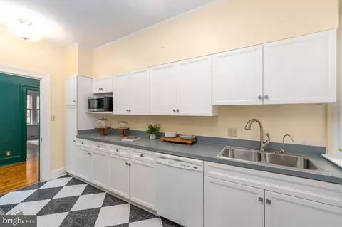 102 W 39th St #2B, Baltimore, MD 21210 photo 11