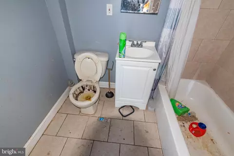 Bath - 1403 N Decker Ave, Baltimore, MD 21213 photo 2 of 6