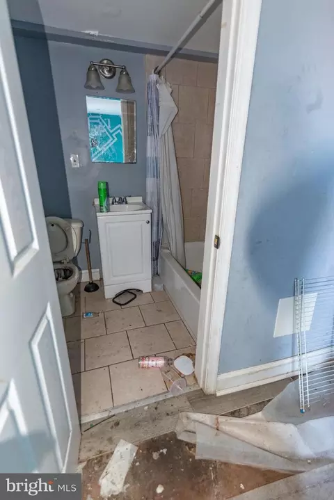 Bath - 1403 N Decker Ave, Baltimore, MD 21213 photo 1 of 6