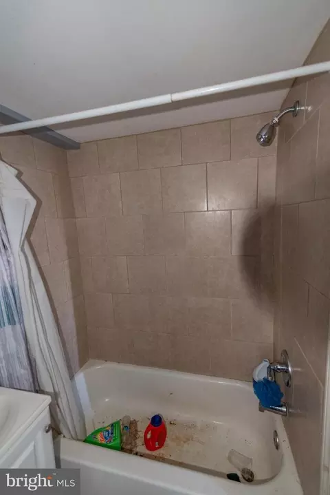 Bath - 1403 N Decker Ave, Baltimore, MD 21213 photo 3 of 6