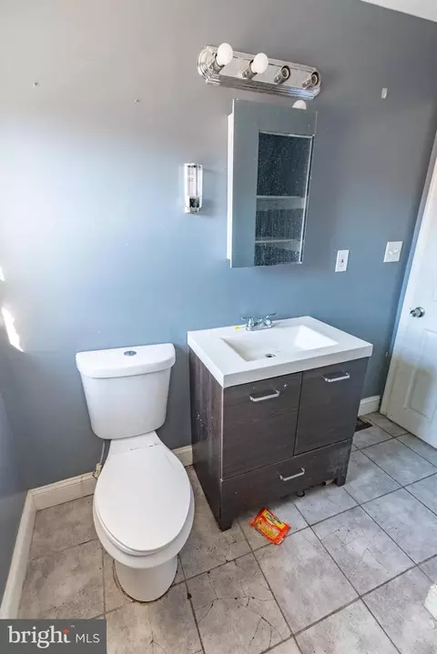 Bath - 1403 N Decker Ave, Baltimore, MD 21213 photo 5 of 6