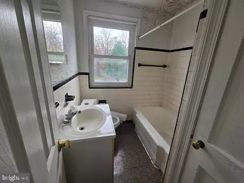 2322 Druid Park Dr, Baltimore, MD 21215 photo 8