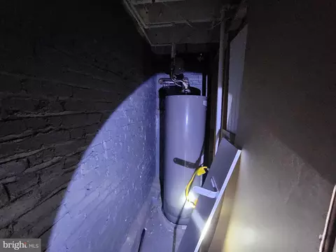 Entry Way - 3410 Elmora Ave, Baltimore, MD 21213 photo 4 of 5