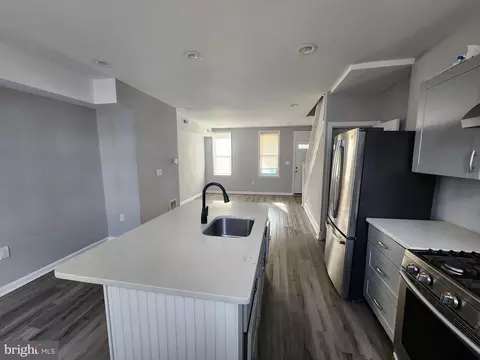 Entry Way - 3410 Elmora Ave, Baltimore, MD 21213 photo 3 of 5