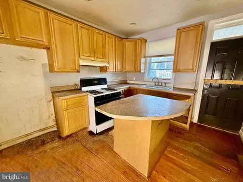 321 S Newkirk St, Baltimore, MD 21224 photo 4