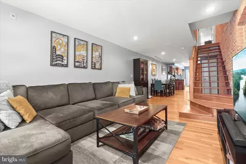 916 S Clinton St, Baltimore, MD 21224 photo 3
