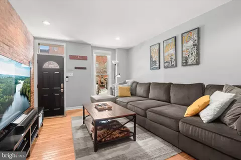 916 S Clinton St, Baltimore, MD 21224 photo 2