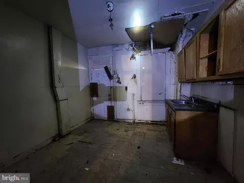 Entry Way - 2552 Boyd St, Baltimore, MD 21223 photo 5 of 7