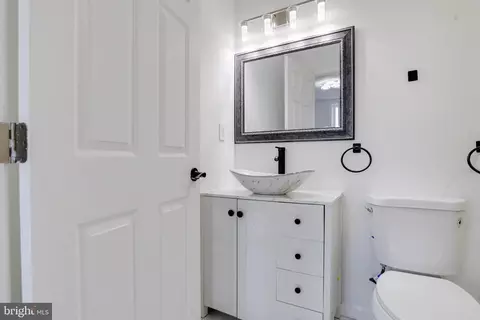 Bath - 3015 Windsor Ave, Baltimore, MD 21216 photo 3 of 8