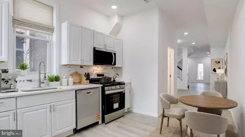 Entry Way - 3015 Windsor Ave, Baltimore, MD 21216 photo 12 of 22