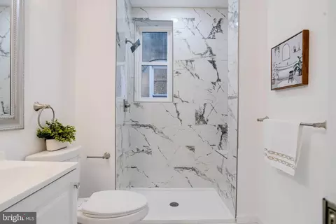 Bath - 3015 Windsor Ave, Baltimore, MD 21216 photo 7 of 8