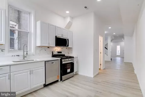 Entry Way - 3015 Windsor Ave, Baltimore, MD 21216 photo 13 of 22