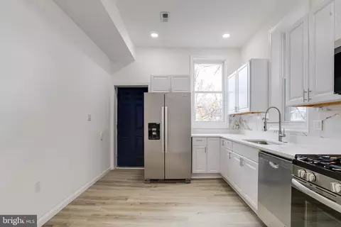 Entry Way - 3015 Windsor Ave, Baltimore, MD 21216 photo 11 of 22
