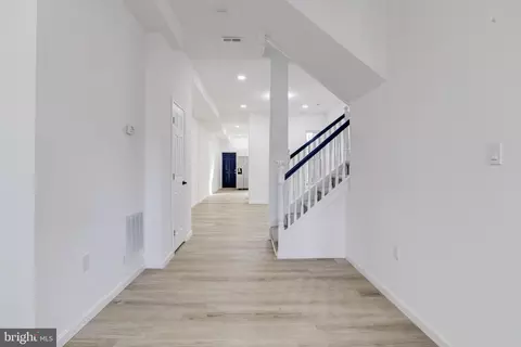 Entry Way - 3015 Windsor Ave, Baltimore, MD 21216 photo 7 of 22