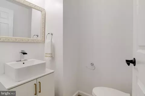 Bath - 3015 Windsor Ave, Baltimore, MD 21216 photo 1 of 8