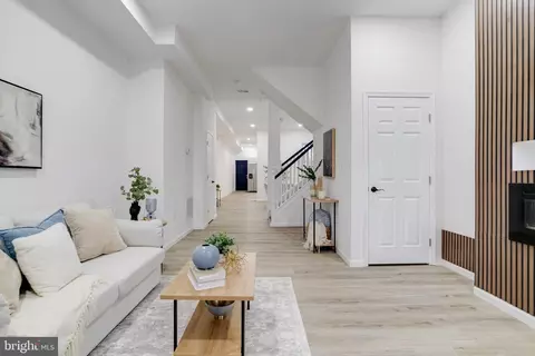 Entry Way - 3015 Windsor Ave, Baltimore, MD 21216 photo 4 of 22